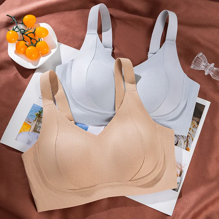 BCDE大胸显小粉底液隐形文胸防下垂无钢圈收副乳无痕调整型内衣女