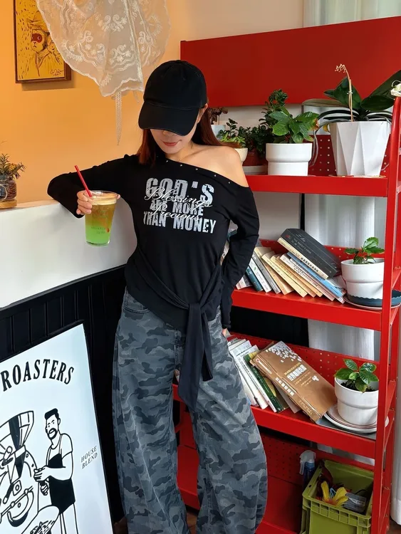 2025秋季新款韩版大码修身字母印花收腰露肩长袖T恤上衣女显瘦潮