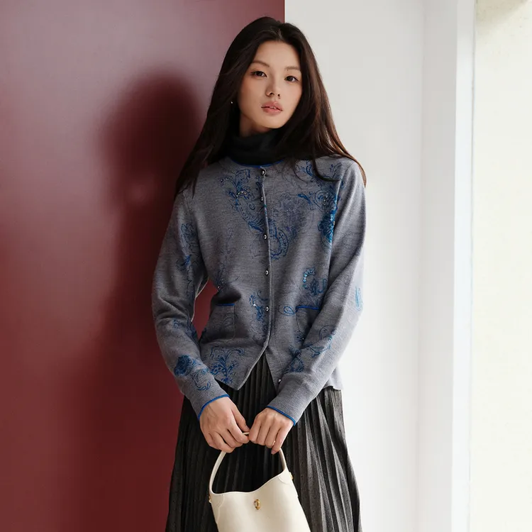 EP雅莹2025早秋新款女装 印花钉珠软糯羊毛长袖针织开衫毛衣9155A