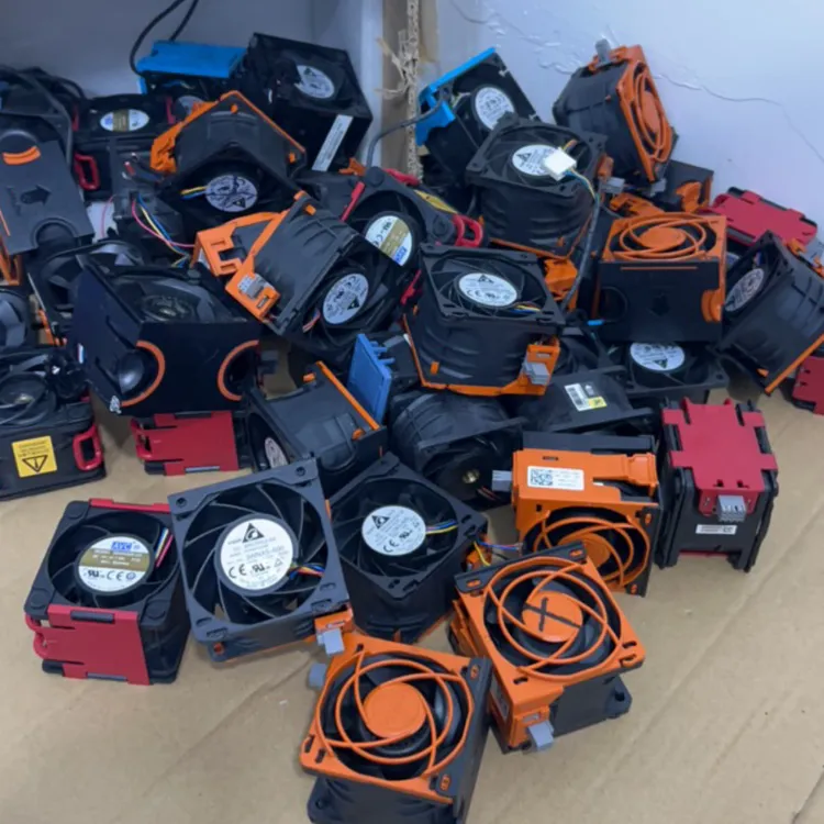 正品.12伏散热暴力风扇1个（颜色混发）