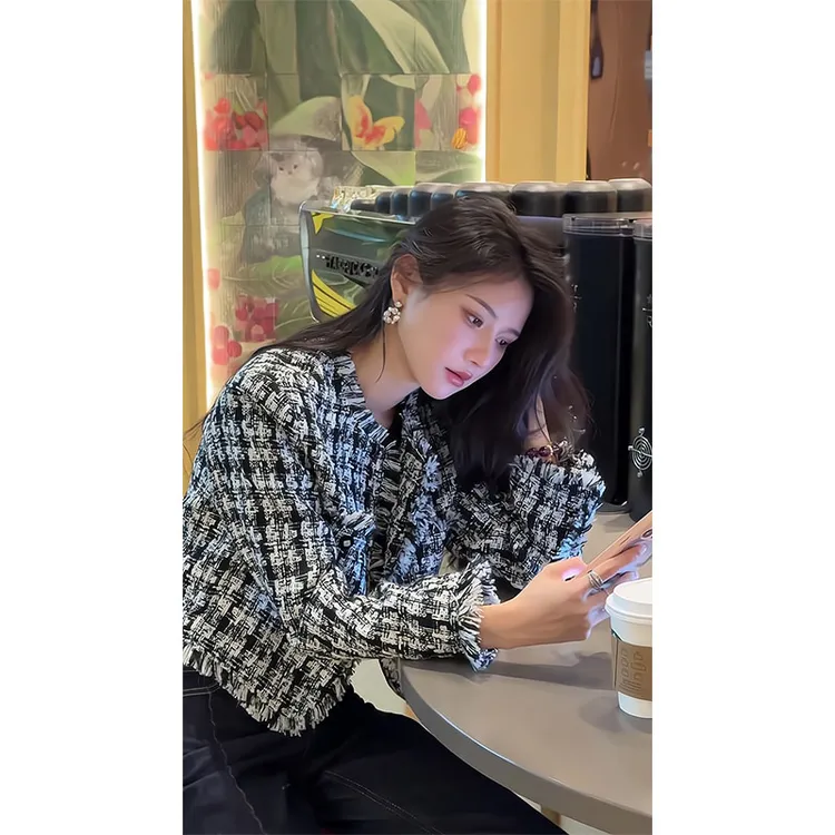 千金小香风短款黑色格子粗花呢2025秋季新款正肩港风外套显瘦裤子