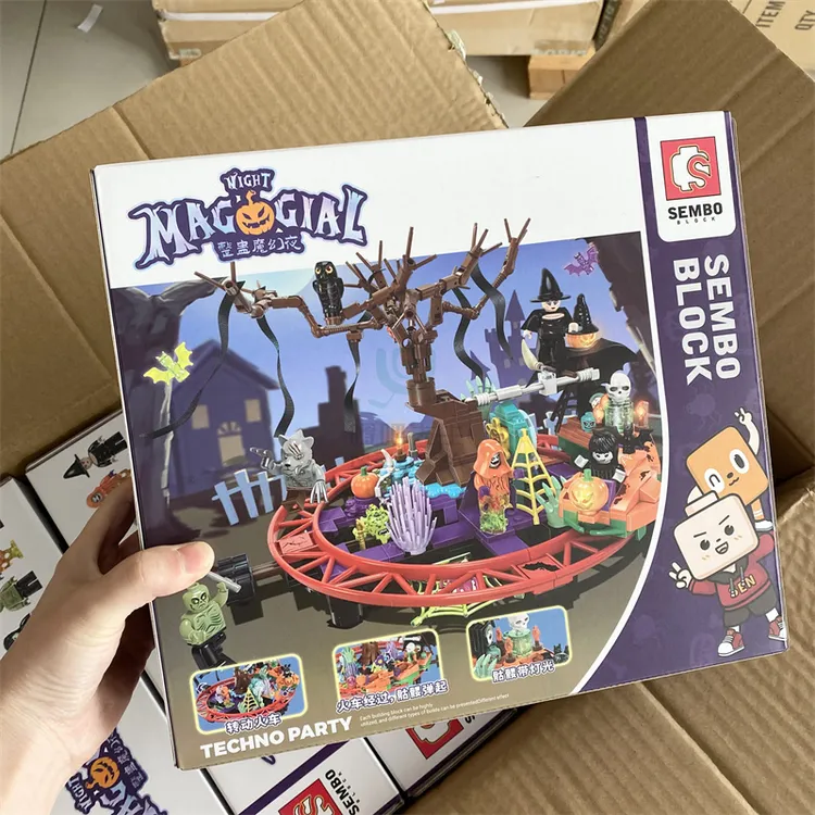 整蛊魔幻夜系列火车乐园万圣节南瓜怪丧尸拼装积木