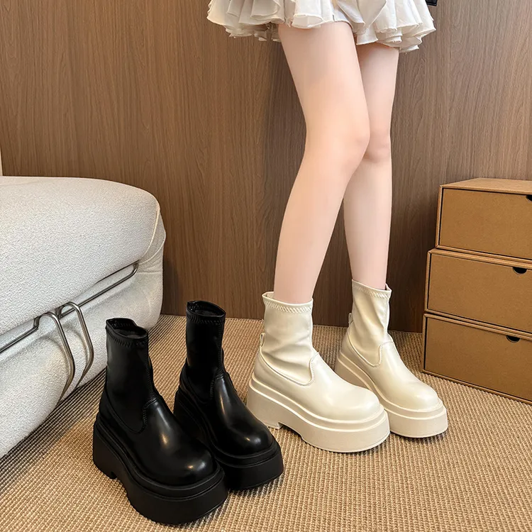 小个子增高圆头瘦瘦短靴女2025秋季新款厚底百搭显瘦英伦风马丁靴