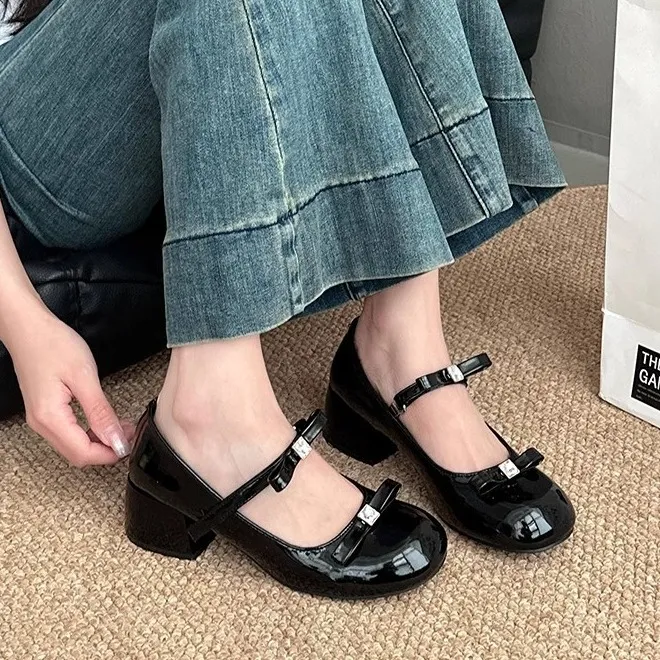 圆头仙女风法式圆头单鞋女2024夏季新款漆皮气质晚晚风温柔玛丽珍