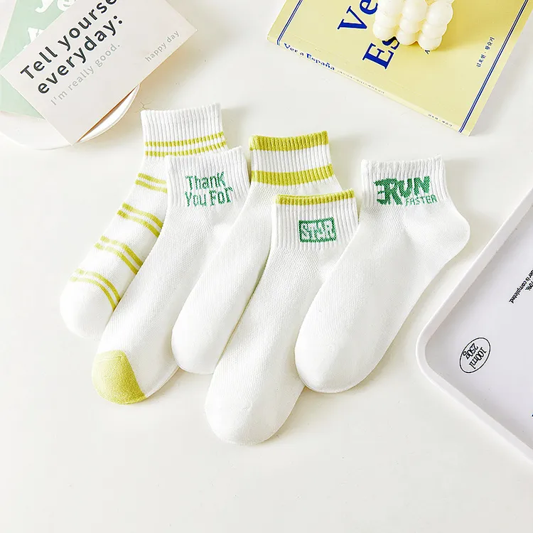 绿色秋季短筒袜子小清新日系运动风百搭奶白色学院风短袜