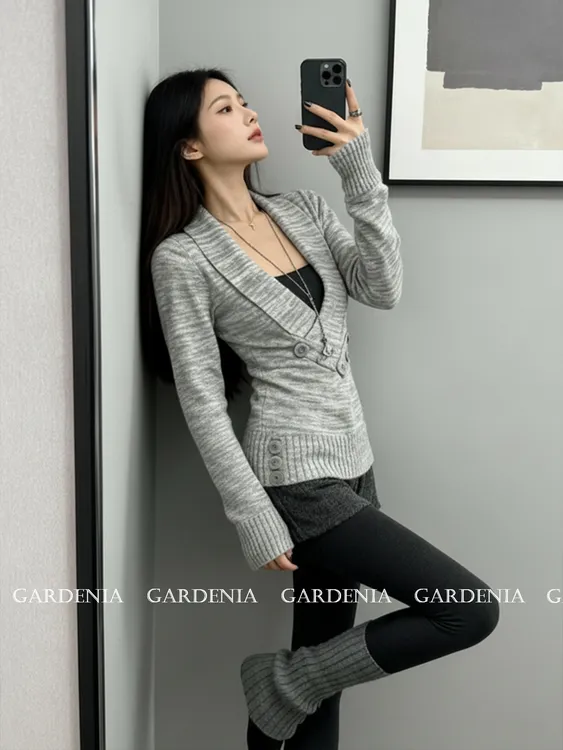 灰色设计感小众修身V领毛衣女2025冬季气质古早氛围感显瘦针织衫