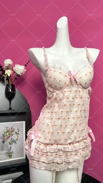 正中莓心甜美纯欲风蕾丝