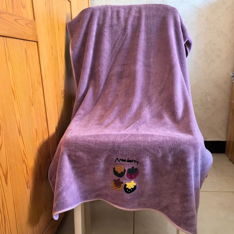 刺绣草莓-加大加厚柔软可爱成人家用洗澡速干绣花大浴巾毛巾吸水