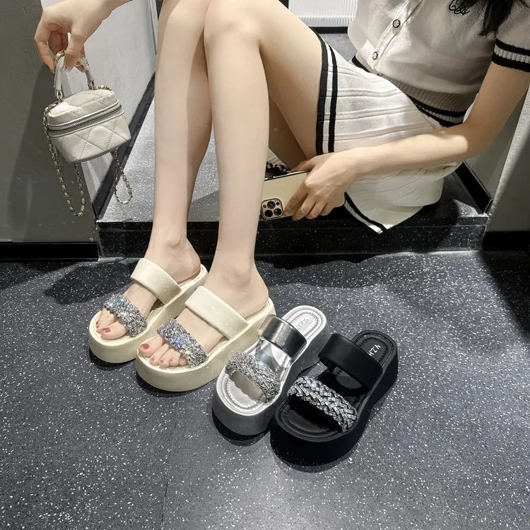 绝美高级感松糕厚底增高凉拖鞋女夏外穿2025新款超火出沙滩一字托