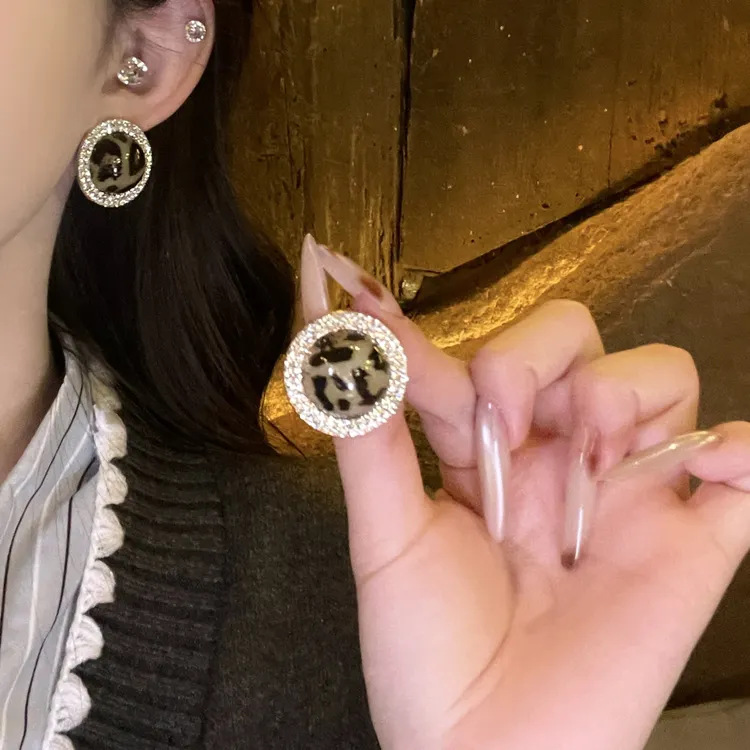 铜合金合成锆石耳饰 闪钻豹纹气质耳环时尚百搭中古风贵气耳饰