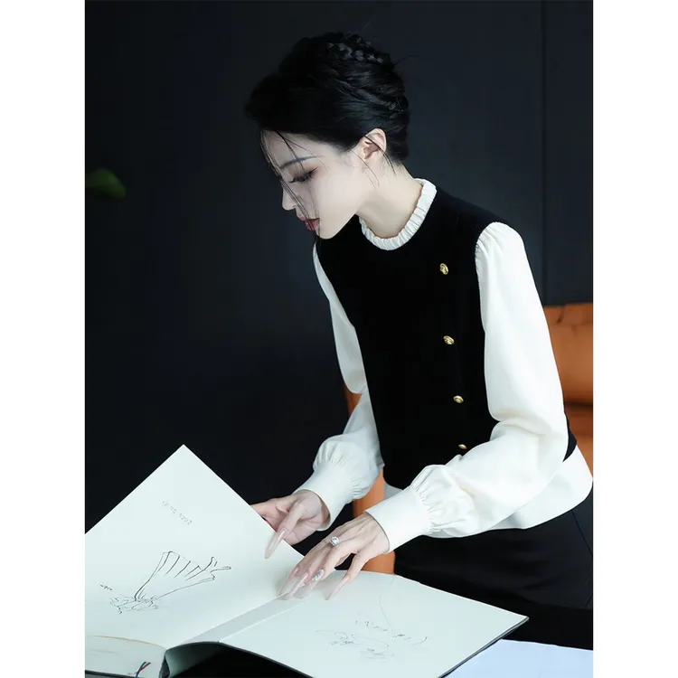 早秋轻熟小众不撞款上衣设计感法式独特漂亮黑色假两件拼接衬衫女