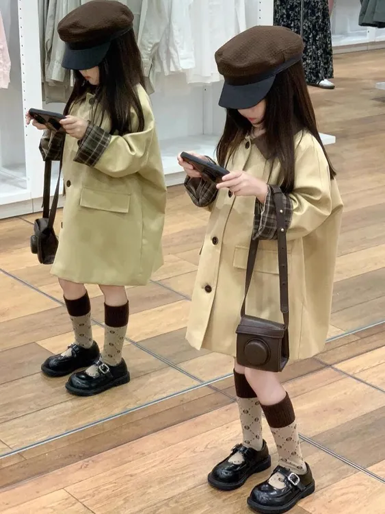 女童春款外套新款韩版洋气设计感翻领休闲格子拼接中长款风衣外套