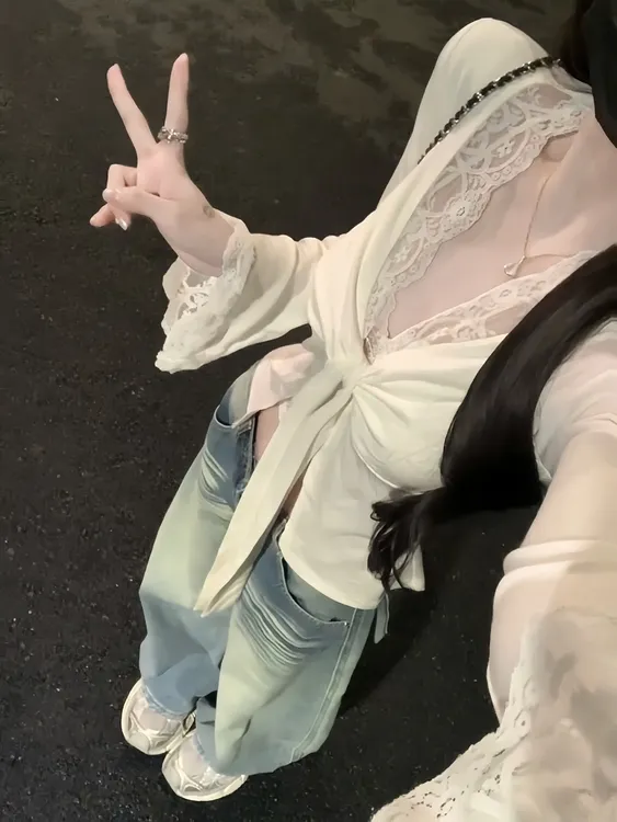 纯欲风蕾丝拼接喇叭袖系带衬衫女秋季新款设计感阔腿牛仔裤两件套