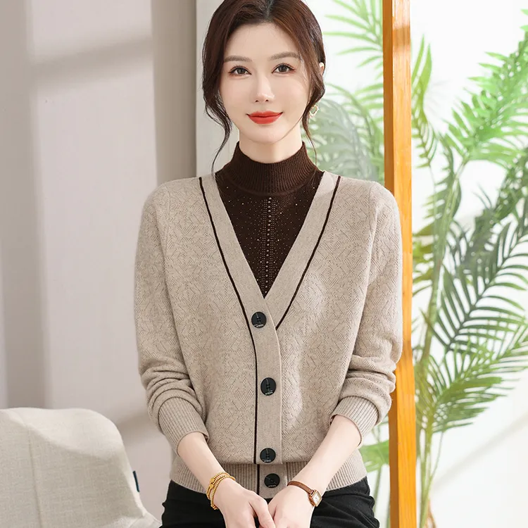 妈妈打底针织衫2025秋装新款中老年人女装假两件上衣时尚减龄毛衣
