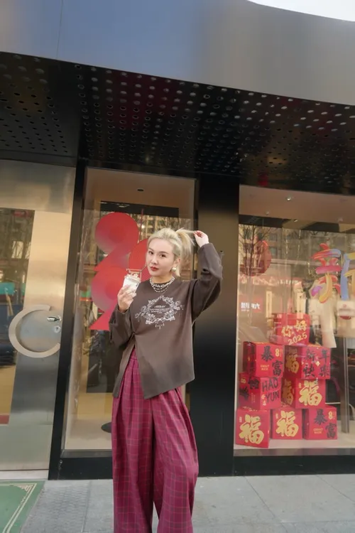 AVVENN纽结侧开叉宽松印花长袖T恤