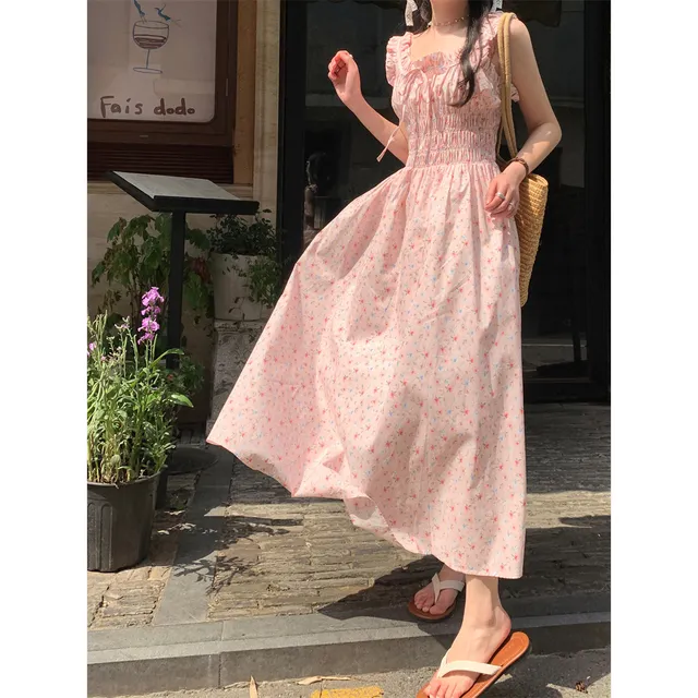 少女粉色碎花吊带连衣裙女夏季新款设计感收腰系带甜美荷叶边长裙