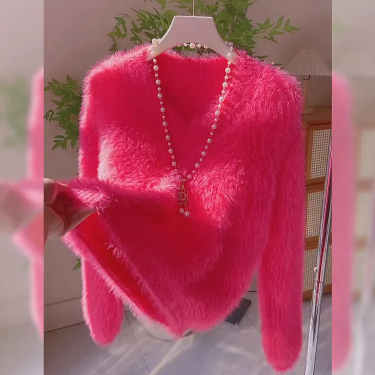 法式温柔火龙果色仿水貂绒V领针织衫女秋冬软糯慵懒风洋气毛衣ins