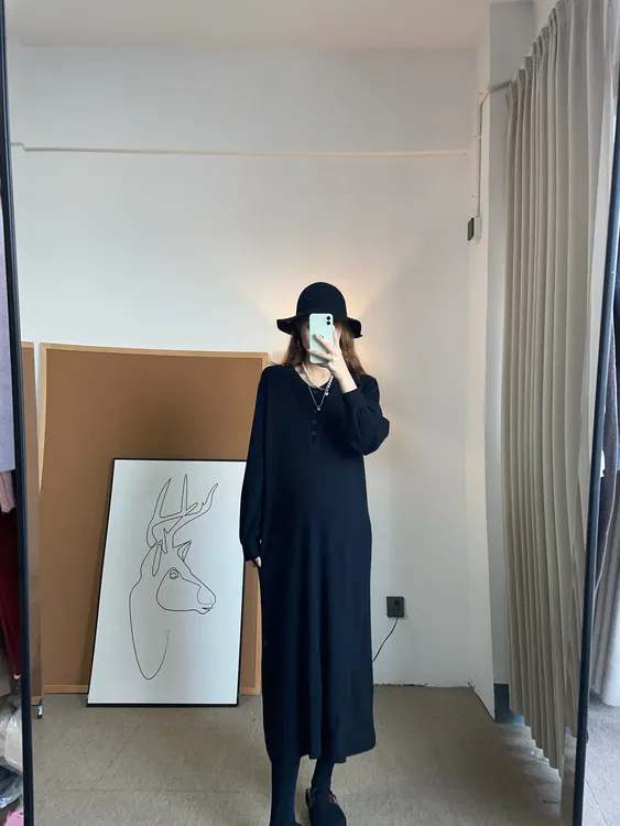 新款孕妇装连衣裙秋冬孕期时尚显瘦高级感针织裙气质打底毛衣裙子