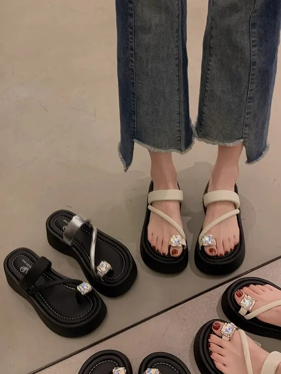 厚底松糕套趾拖鞋女2025夏季新款高级感露趾小个子增高配裙子凉拖