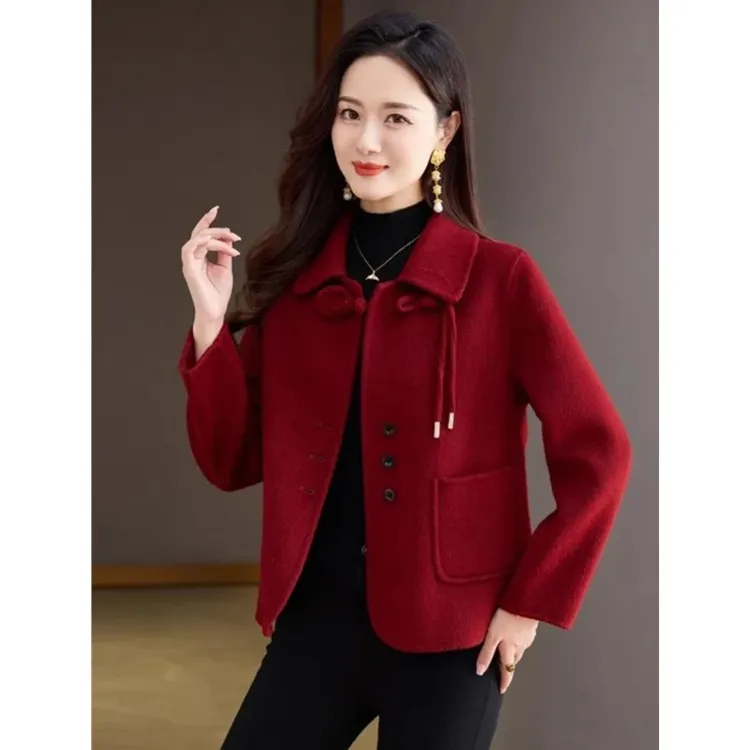2025酒红色短款时尚气质呢子大衣女秋冬新款小个子毛呢子盘扣外套