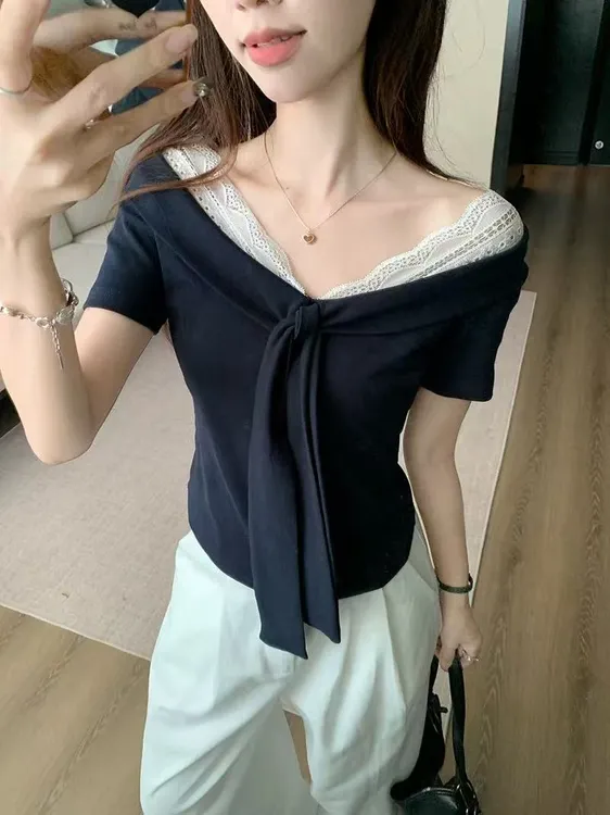 A012-蕾丝拼接一字肩短袖T恤女夏季设计感系带露肩短款气质上衣