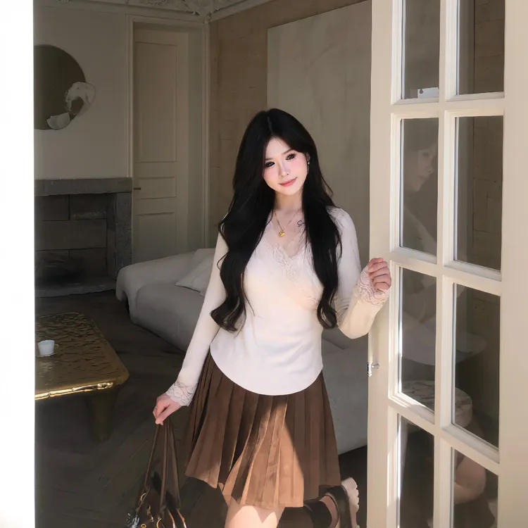 李潇洒【姐姐の蕾丝】微胖大码秋冬纯欲v领精致交叉蕾丝边修身打底衫