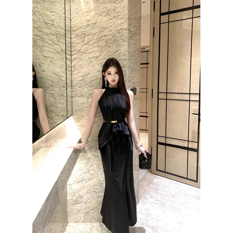 2025新款法式高级感挖肩性感挂脖背心气质缎面上衣半裙时尚套装女