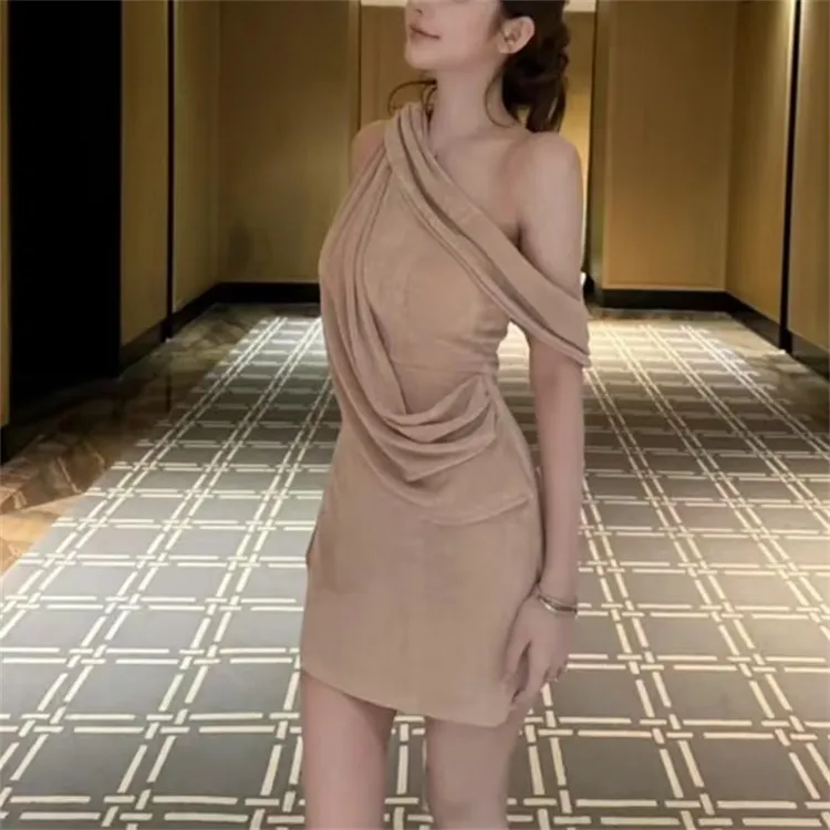 法式斜肩连衣裙女夏季性感名媛风气质修身显瘦紧身不规则包臀短裙
