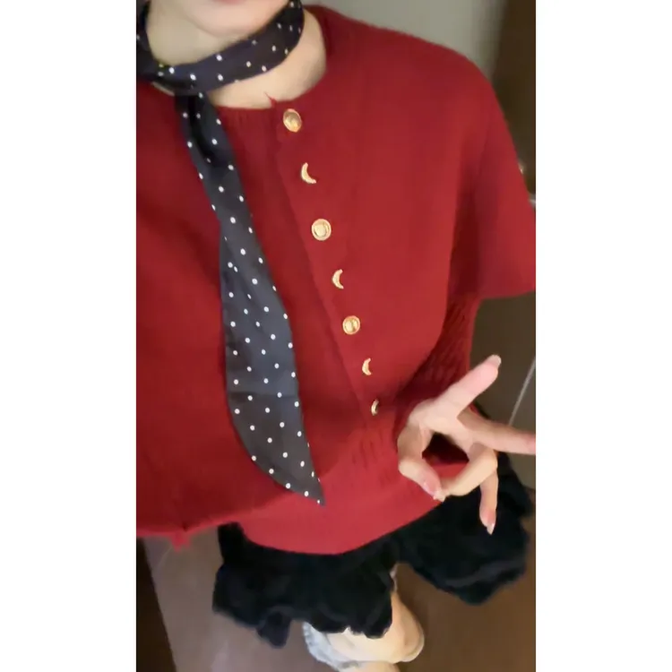 七分糖圣诞氛围感红色斗篷披肩毛衣女秋冬针织短款上衣两件套