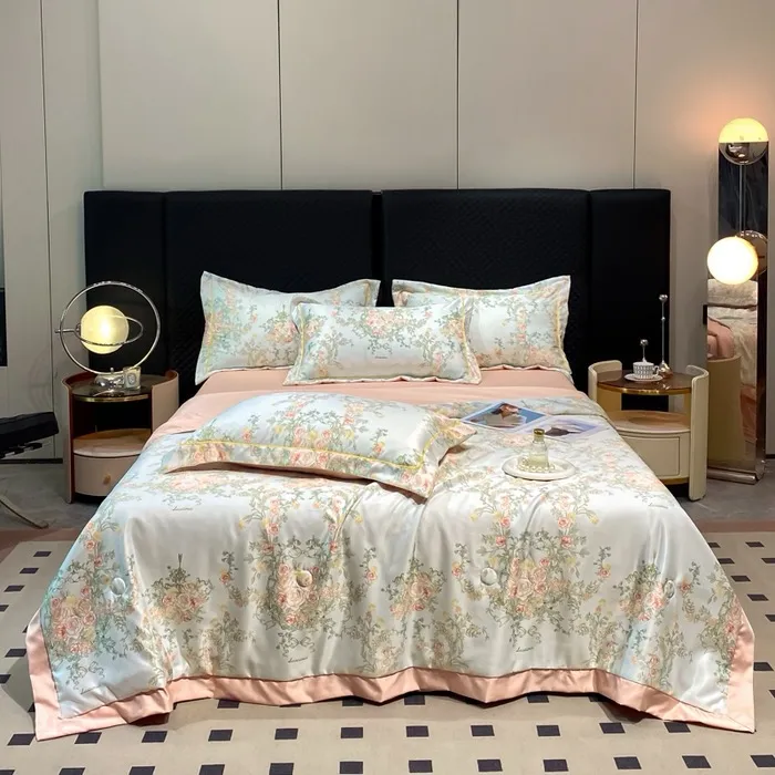 春夏新款夏凉被空调被夏季薄被子亲肤丝滑夏被四件套可机洗不起球