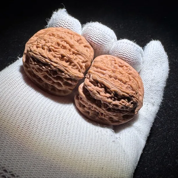 821号全品无修密纹红宝石狮子头文玩核桃 尺寸:边34肚33高33