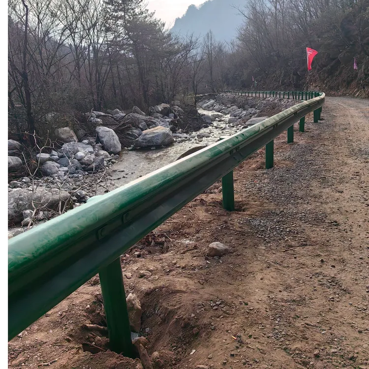 C级波形护栏乡村路波形梁钢护栏高速公路防撞护栏路侧防撞护栏板