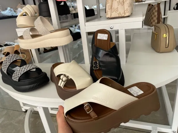 韩版包头平跟交叉绑带纯色包头拖坡跟防滑休闲松糕底