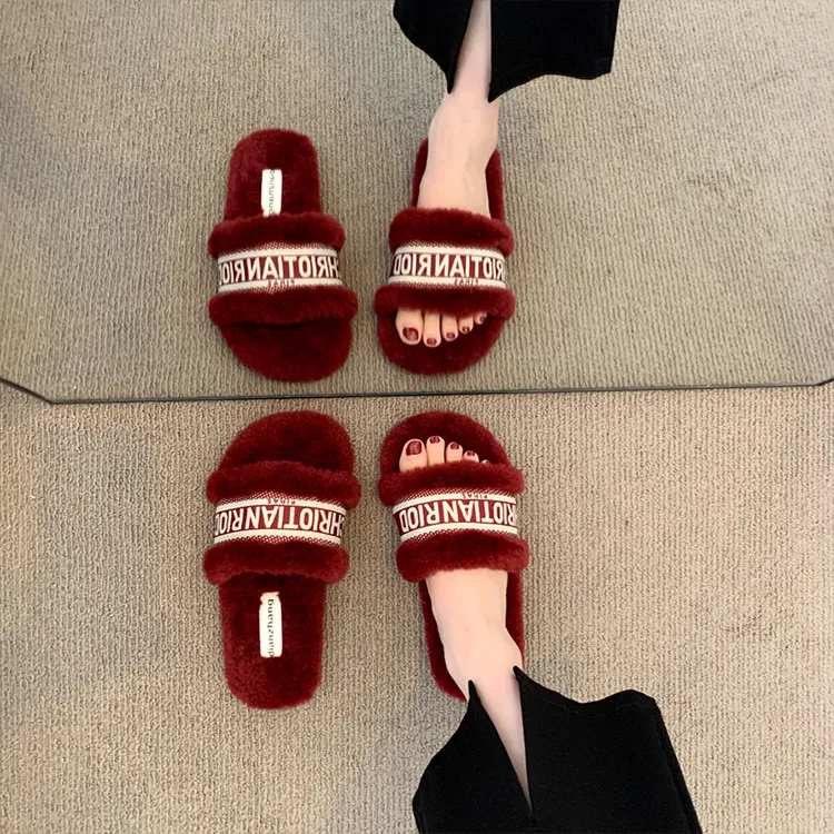 小香风毛毛拖鞋女时尚外穿2025年秋冬季新款平底红色字母一字棉拖