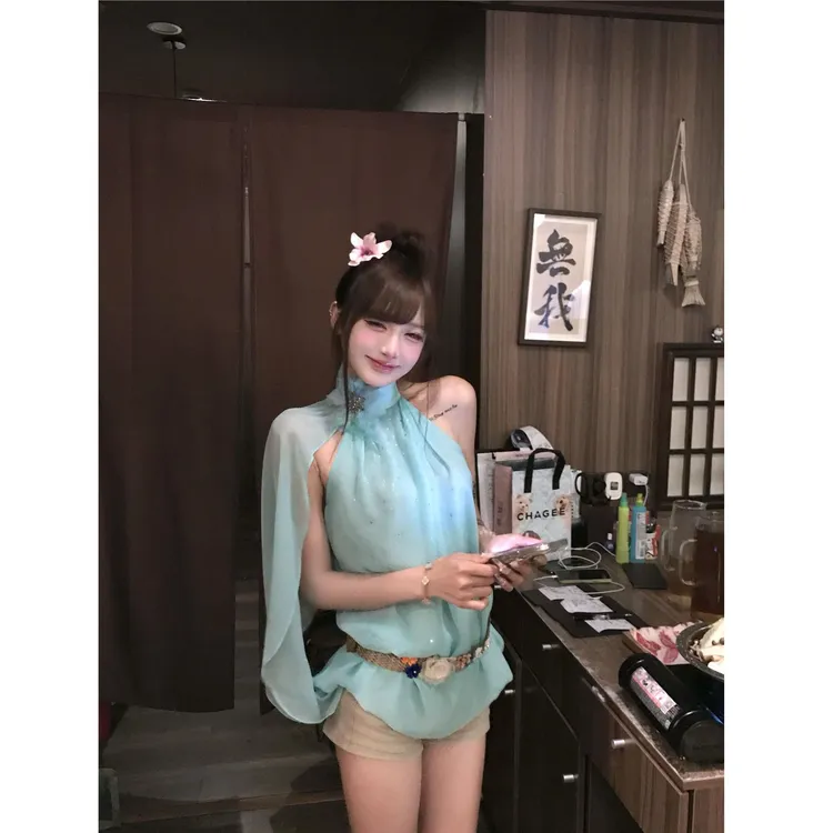 法式设计感挂脖无袖披肩雪纺衫羽毛高级感上衣女百搭休闲短裤套装