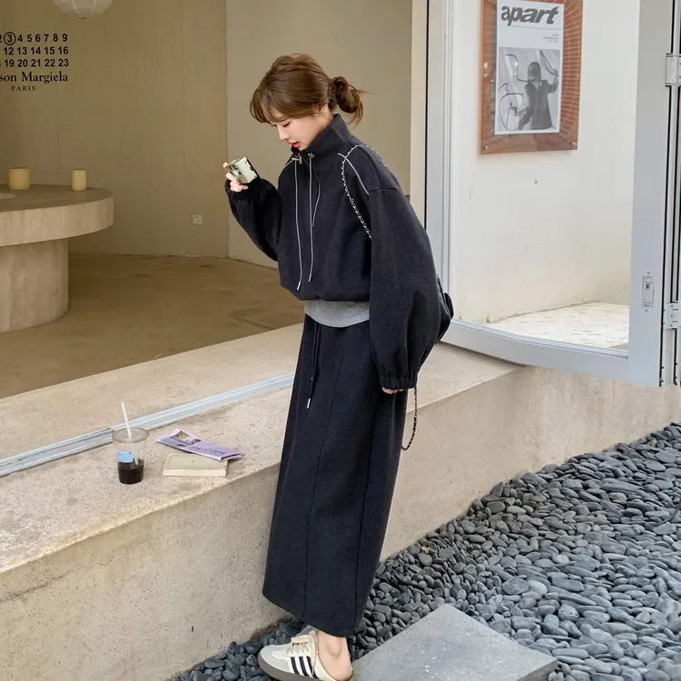 韩系深灰色假两件休闲卫衣套装2025早秋新款运动百搭半身裙两件套