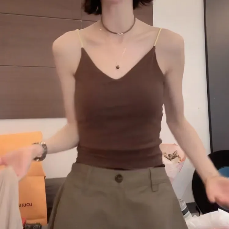 设计感时尚撞色打底休闲吊带美背2025夏季新款女士简约通勤百搭女