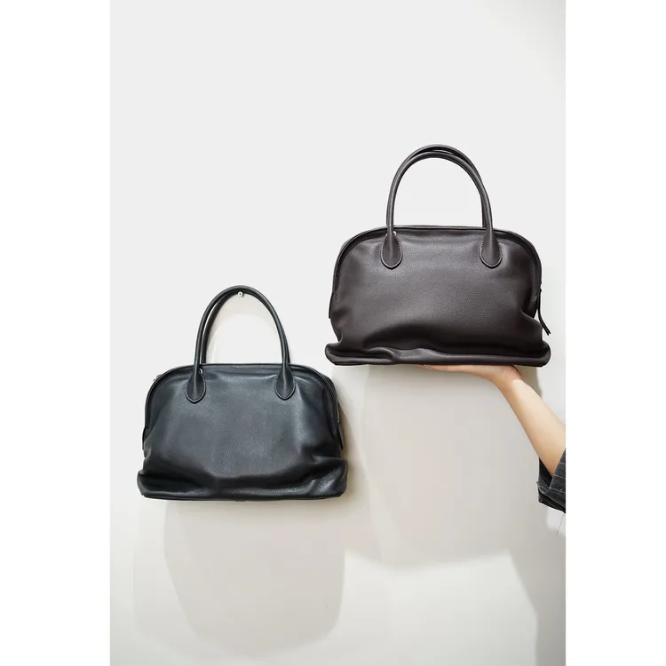 2025年小众设计轻奢层牛皮褶皱手提大容量单肩斜挎通勤包保龄球