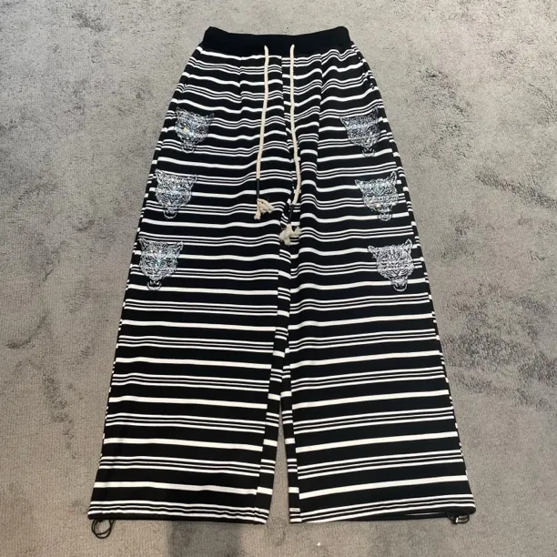 重工烫钻豹头条纹直筒抽绳卫裤大码显瘦百搭休闲裤黑白潮流