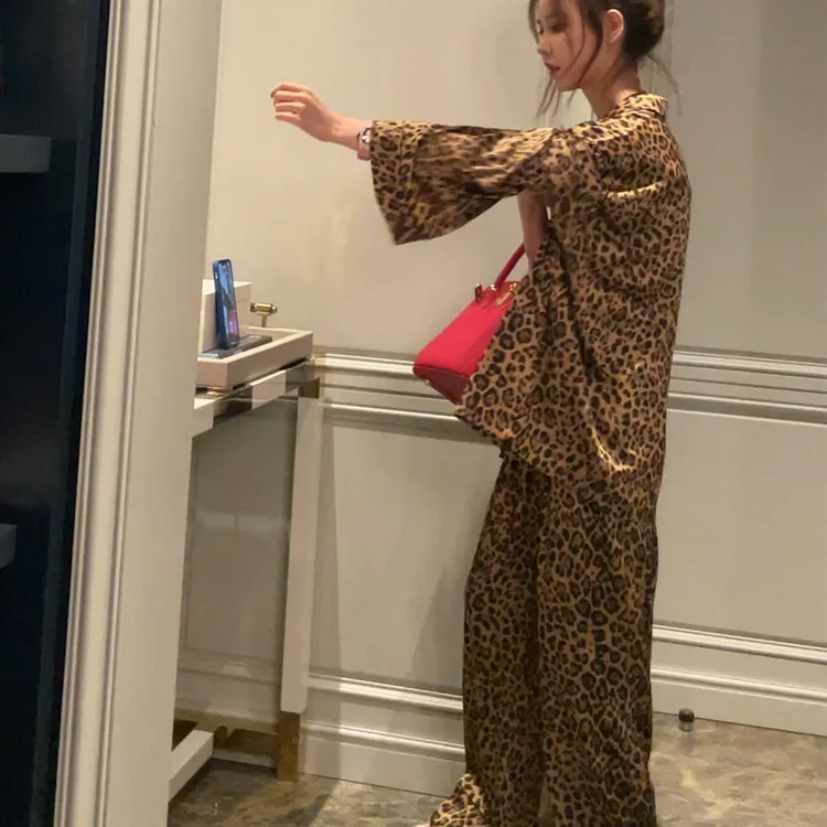 韩版女士豹纹V领冰丝睡衣女夏季新款长袖长裤家居服套装可外穿