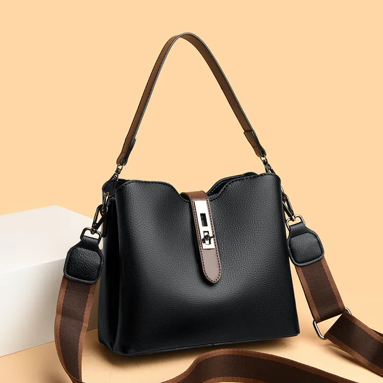 两条肩带时尚单肩包新款女士斜挎包软皮大容量水桶包户外休闲PU