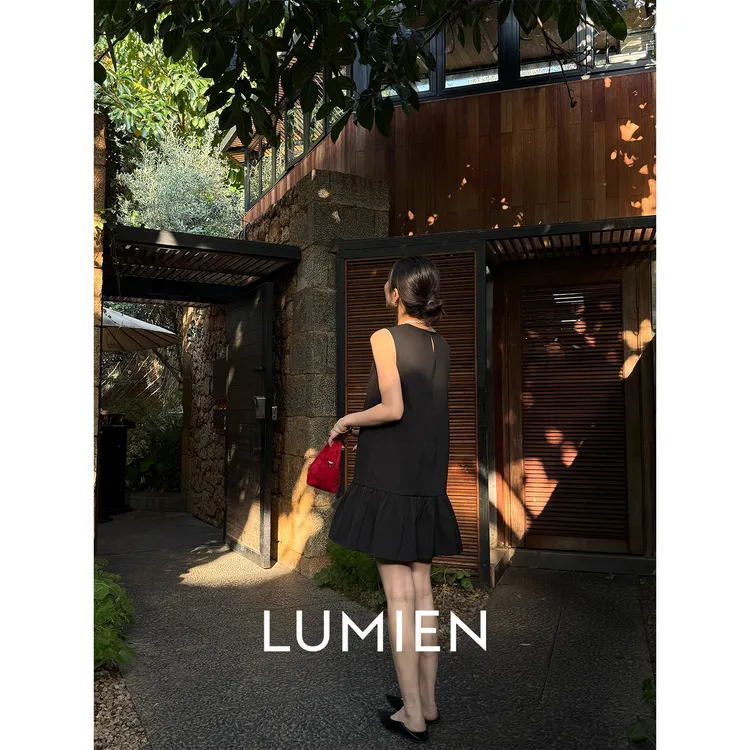 【LUMIEN】法式赫本风小圆领高级感醋酸花苞裙摆小黑裙女LX5DLL182