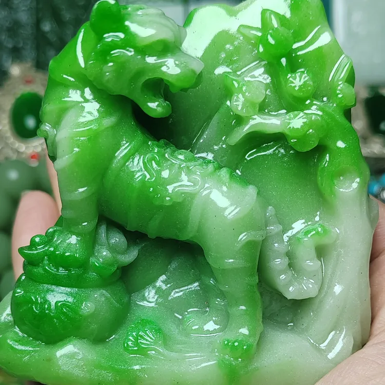 全翠色虎虎生威精美雕工大摆件