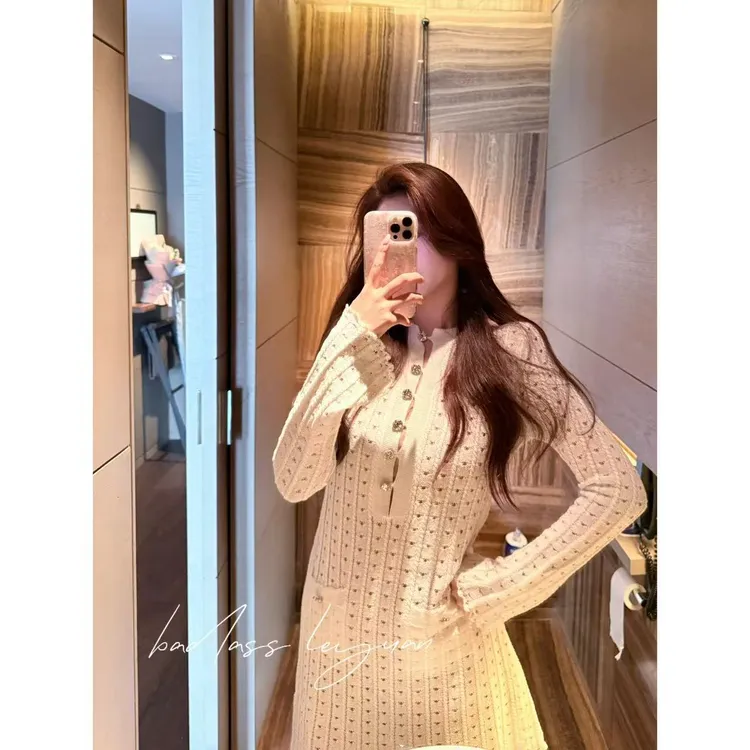 【春日静香】LEYUAN.镂空叠穿针织轻奢气质时尚通勤白色打底连衣裙
