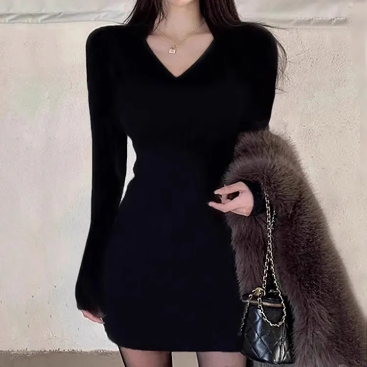 黑色v领紧身包臀裙女2025春季连衣裙辣妹修身打底大衣内搭短裙