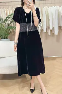 WANTHAT/凡黛卡高级感时尚洋气V领订亮片黑色连衣裙MS7134