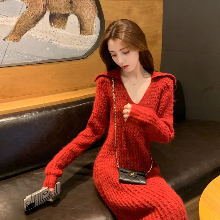 红色针织连衣裙裙子女秋冬年新款小香风修身打底内搭过年毛衣长裙