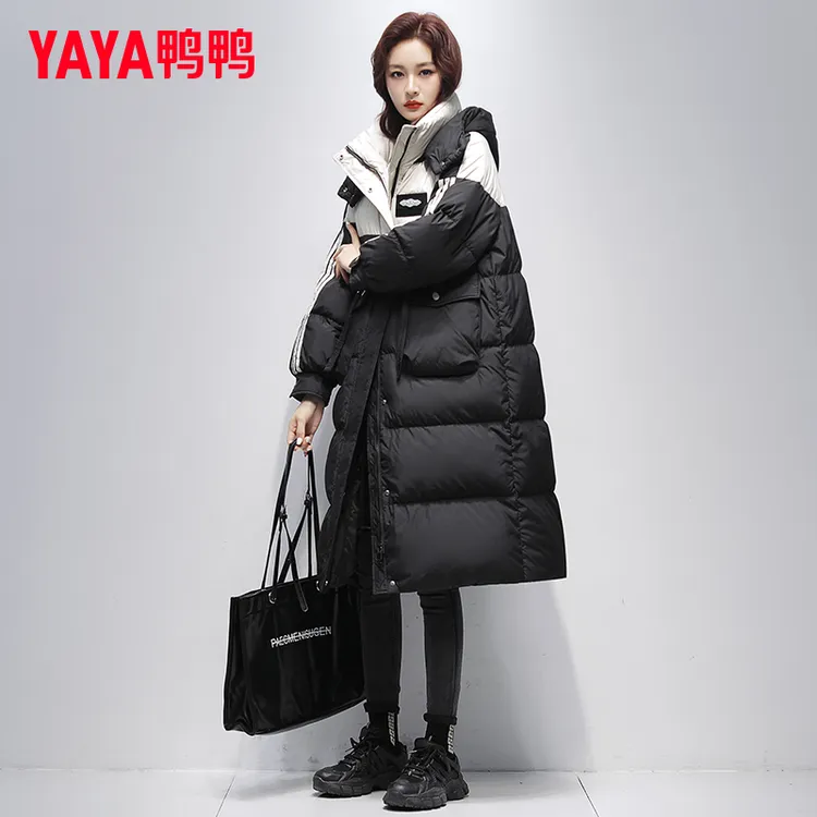 鸭鸭长款过膝羽绒服女2025新款冬季保暖时尚撞色女款连帽加厚外套