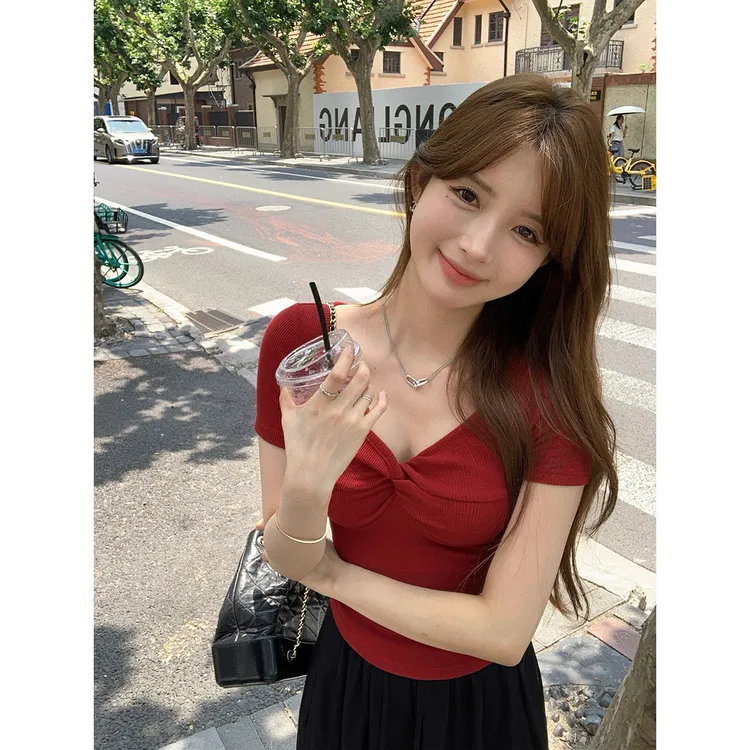 1119-短袖T恤女V领扭结2025夏季设计感小众纯欲短袖T恤辣妹性感