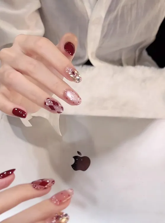 【乌梅菱格】手绘红色菱格秋冬款纯手工穿戴甲 显白百搭高品质美甲